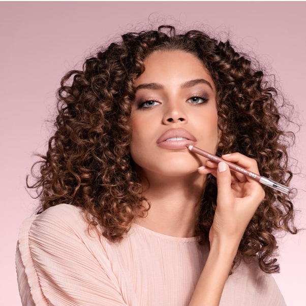 TRUE LIPS Растушевывающийся карандаш для губ
